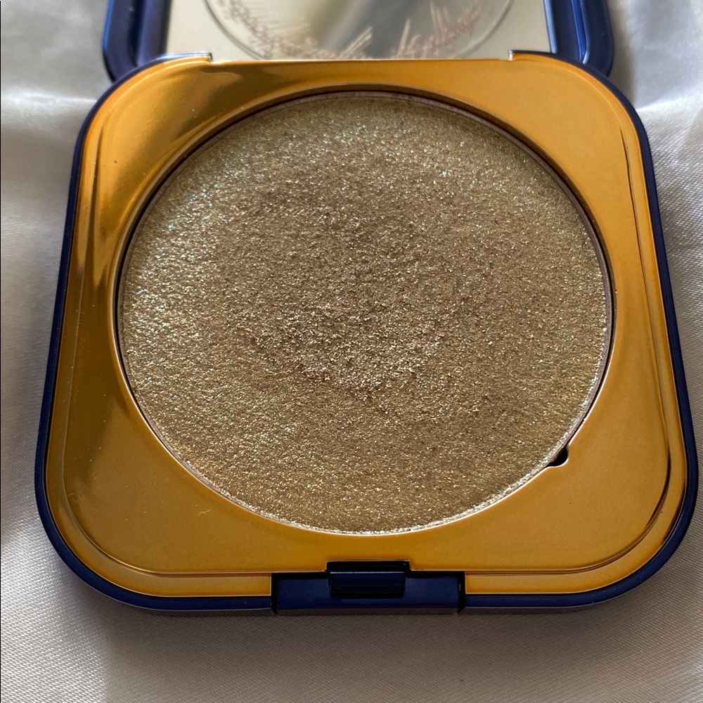 Glamlite x Lord of The Rings The One Ring Highlighter - Picture 4 of 7